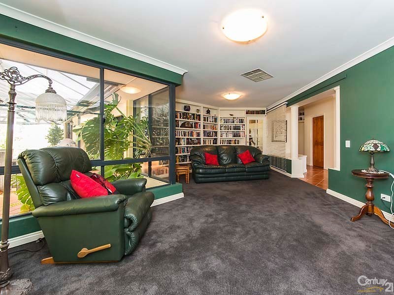 5 Pipit Court, Ellenbrook WA 6069