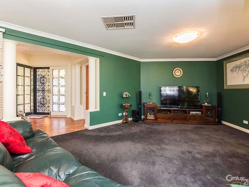 5 Pipit Court, Ellenbrook WA 6069