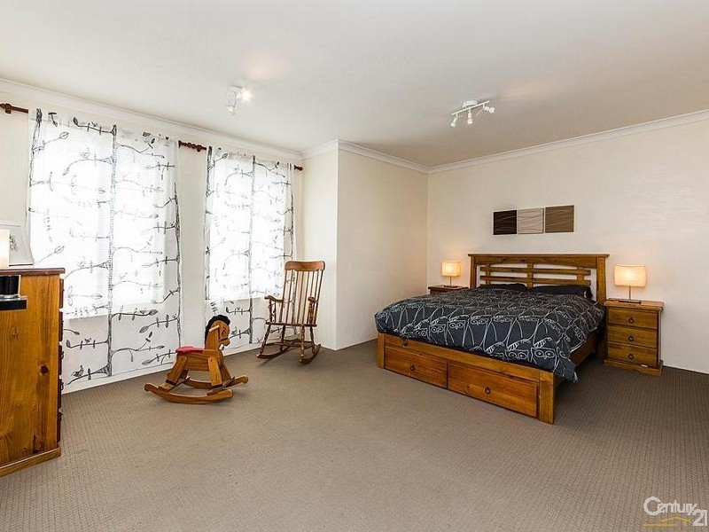 33 Vaucluse Crescent, Ellenbrook WA 6069