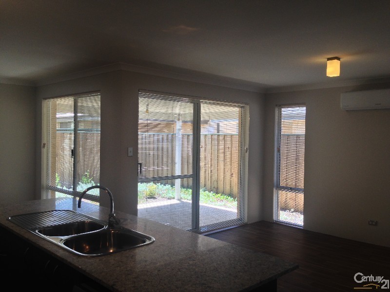 12 Lindrum Street, Ellenbrook WA 6069