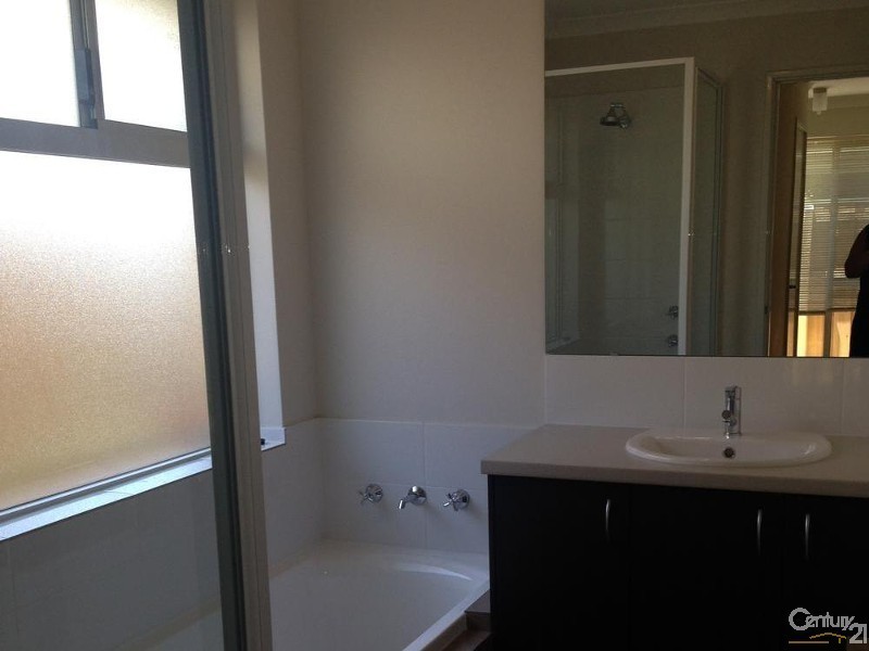 12 Lindrum Street, Ellenbrook WA 6069