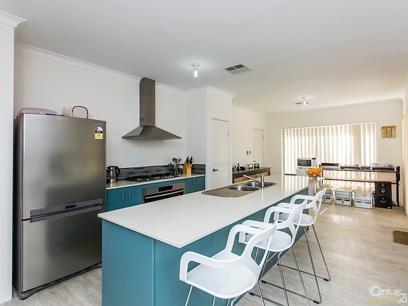 17 Tickner Parade, Ellenbrook WA 6069