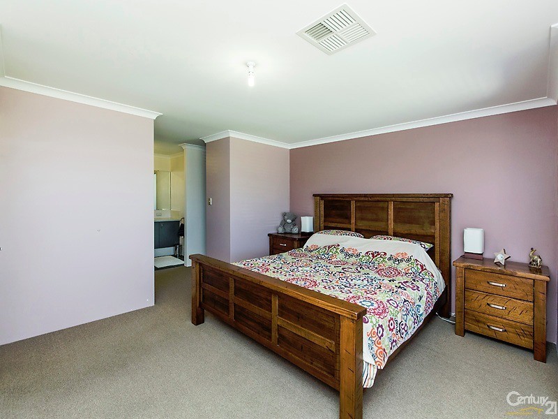 17 Tickner Parade, Ellenbrook WA 6069