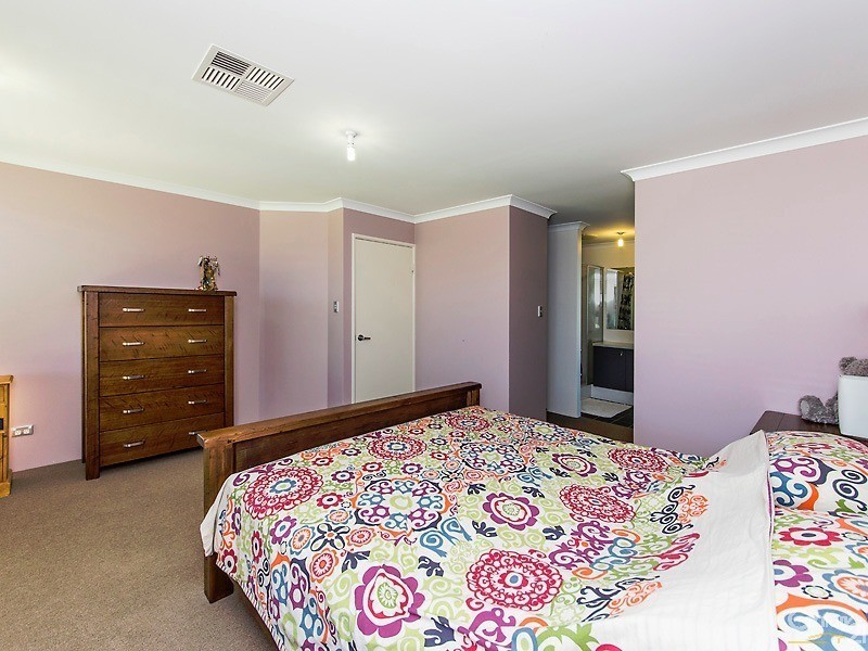 17 Tickner Parade, Ellenbrook WA 6069