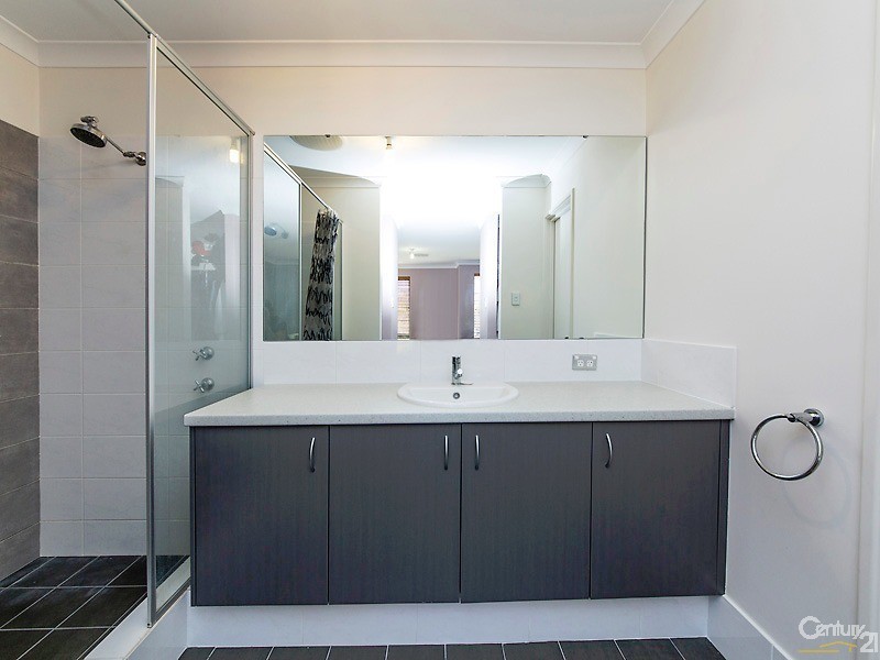 17 Tickner Parade, Ellenbrook WA 6069