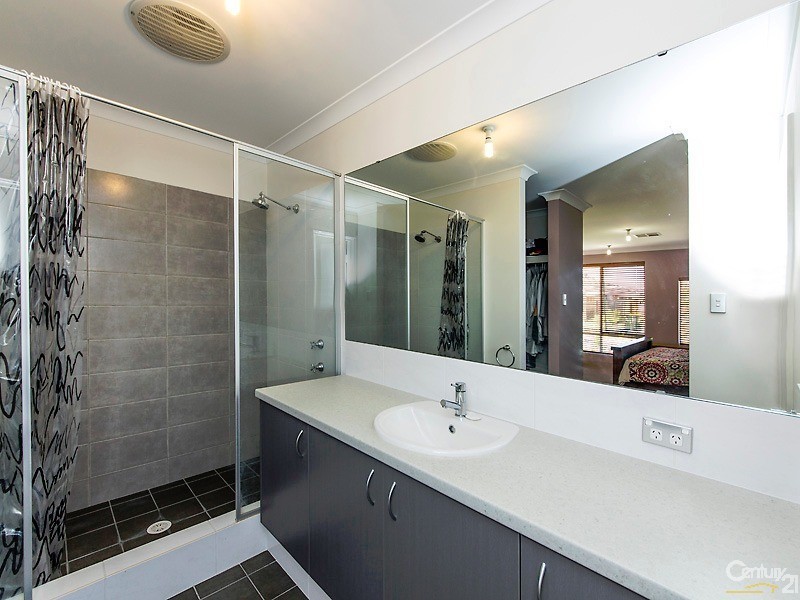 17 Tickner Parade, Ellenbrook WA 6069