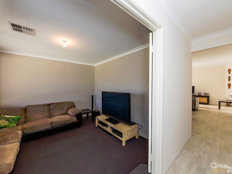 17 Tickner Parade, Ellenbrook WA 6069