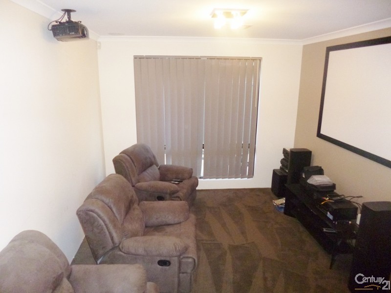 15 Bellazario Promenade, Aveley WA 6069