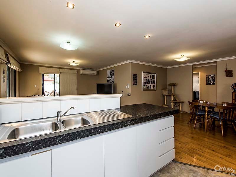 9 Blanc Close, Caversham WA 6055