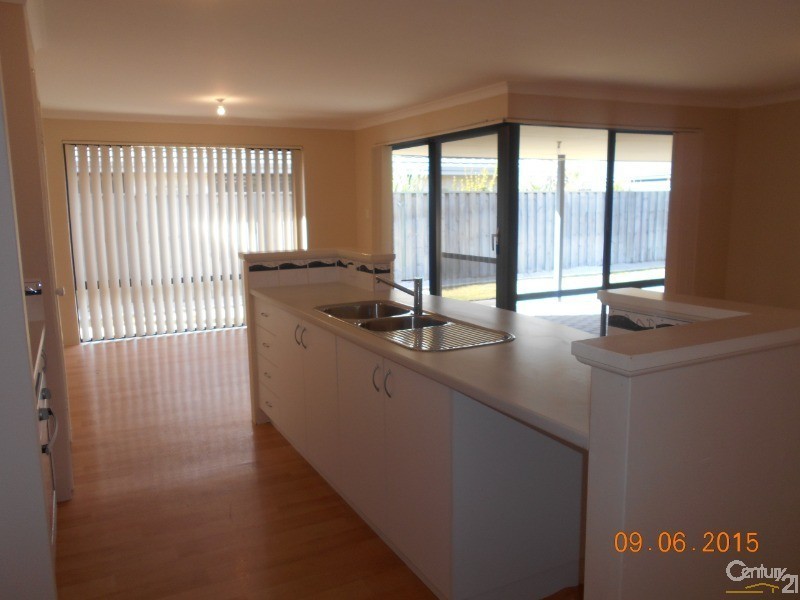 16 Starke Turn, Ellenbrook WA 6069