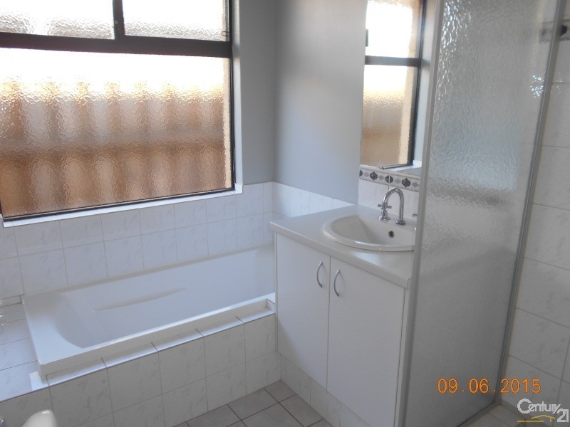 16 Starke Turn, Ellenbrook WA 6069