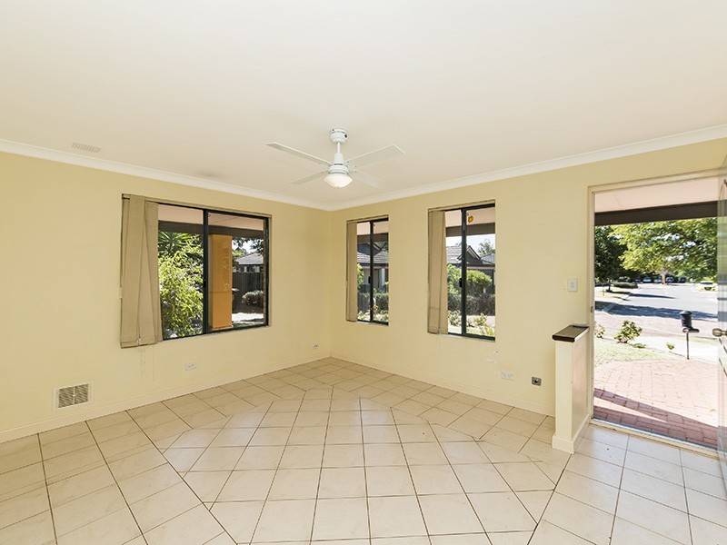 39 Centre Circle, Ellenbrook WA 6069