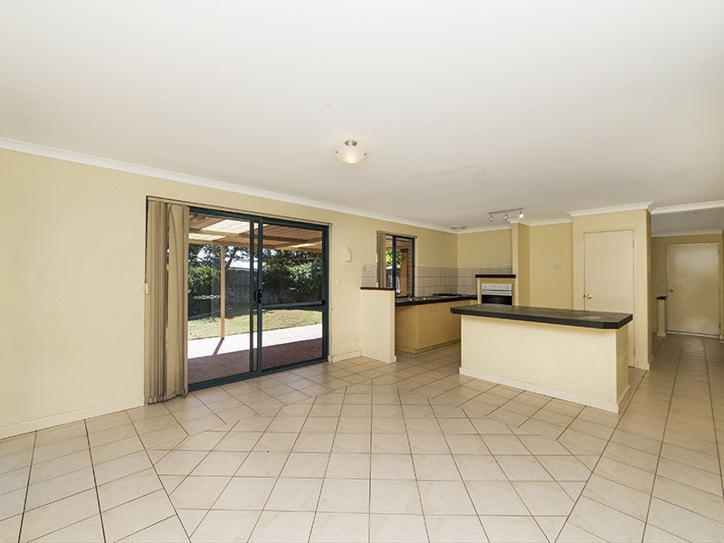 39 Centre Circle, Ellenbrook WA 6069