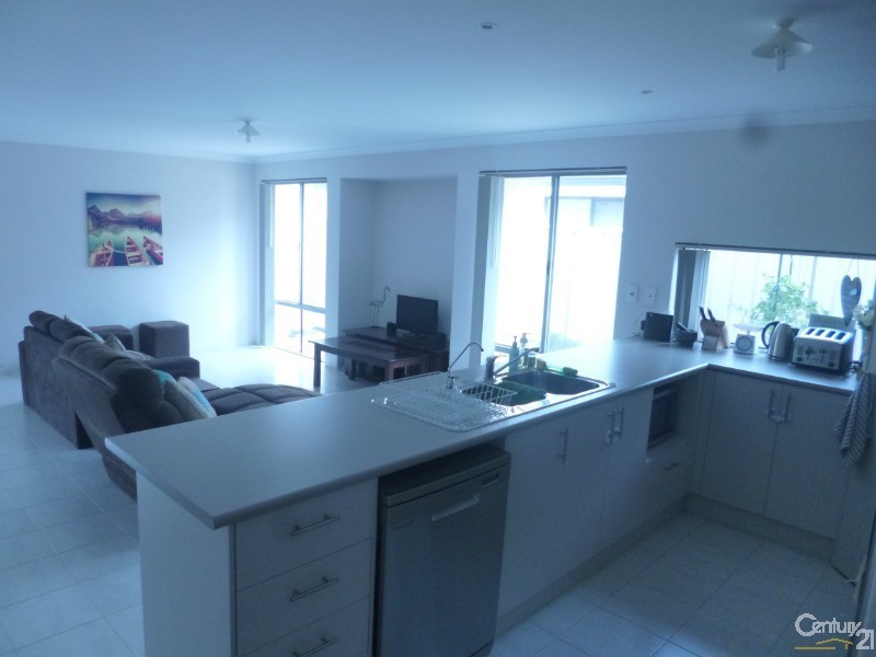 164 Suffolk Street, Caversham WA 6055