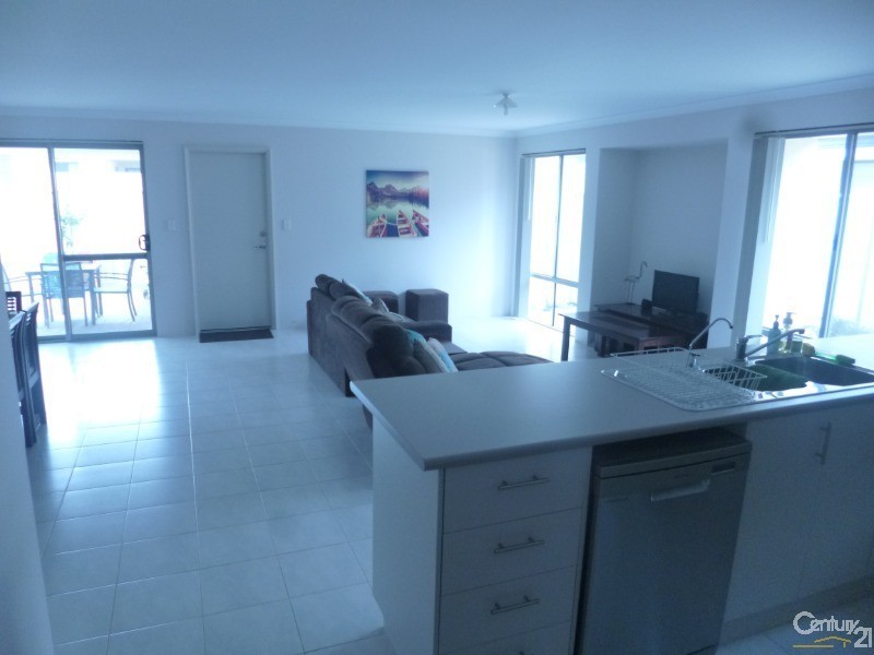 164 Suffolk Street, Caversham WA 6055