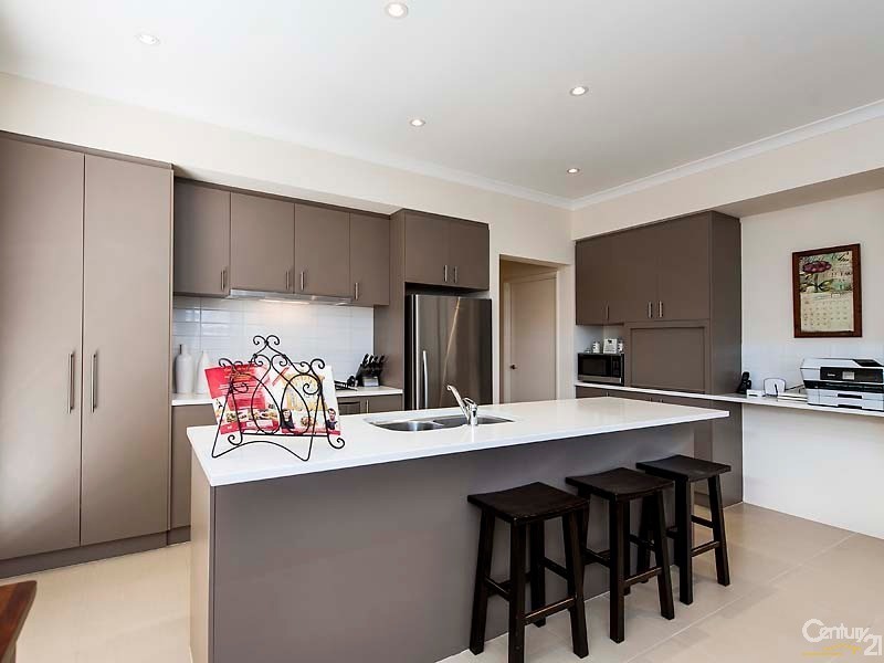 8 Opalite Way, Aveley WA 6069