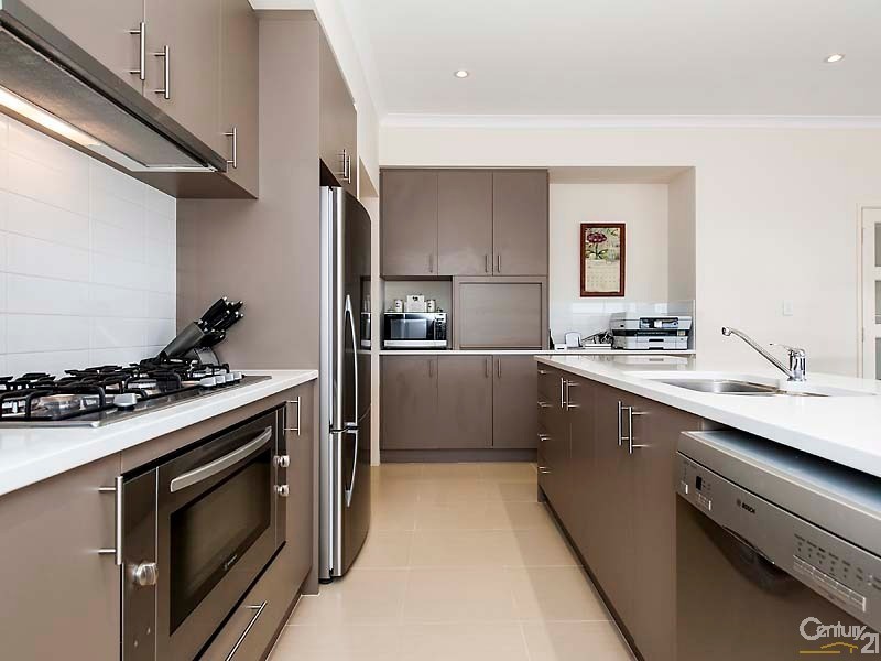 8 Opalite Way, Aveley WA 6069