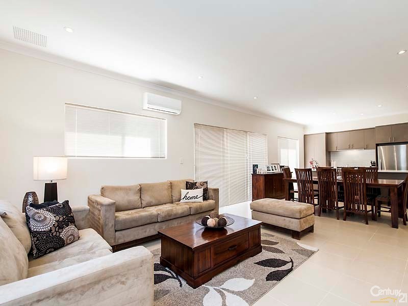 8 Opalite Way, Aveley WA 6069