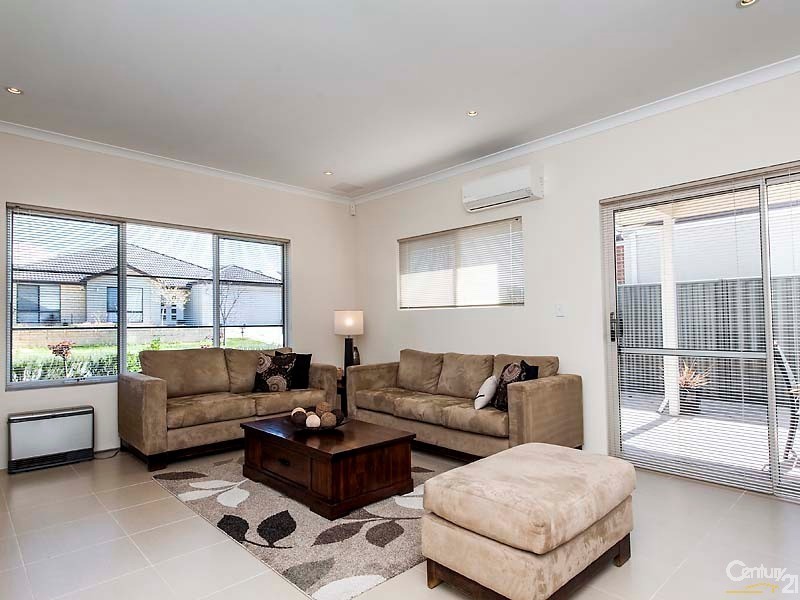 8 Opalite Way, Aveley WA 6069