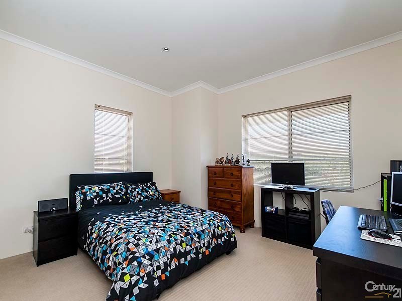 8 Opalite Way, Aveley WA 6069