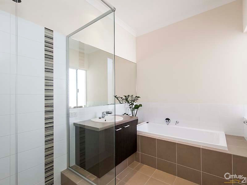 8 Opalite Way, Aveley WA 6069