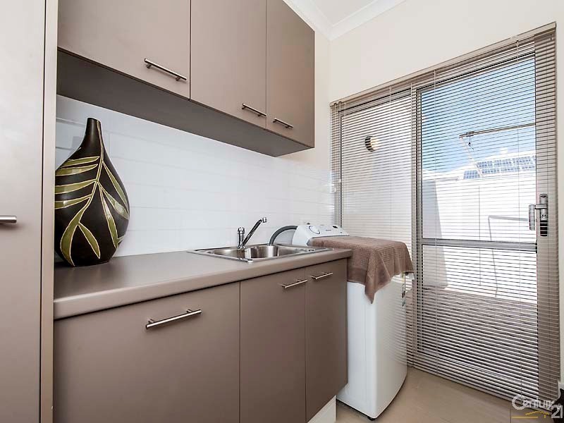 8 Opalite Way, Aveley WA 6069