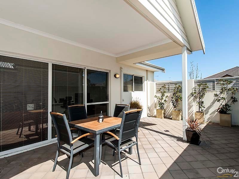 8 Opalite Way, Aveley WA 6069