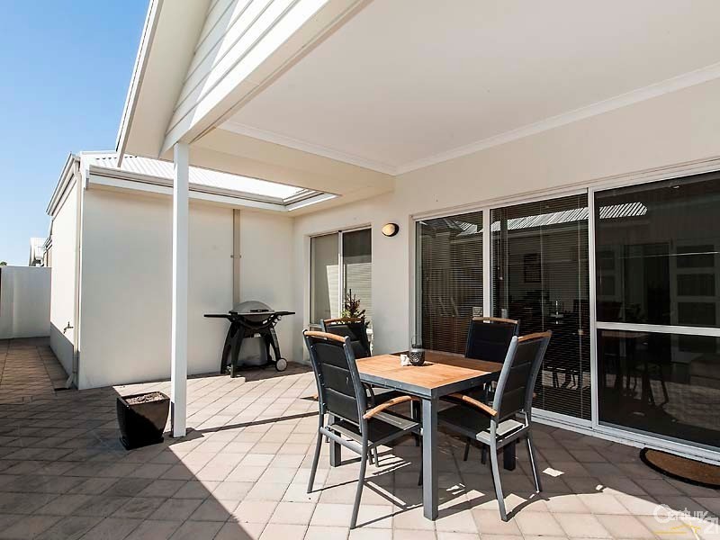 8 Opalite Way, Aveley WA 6069