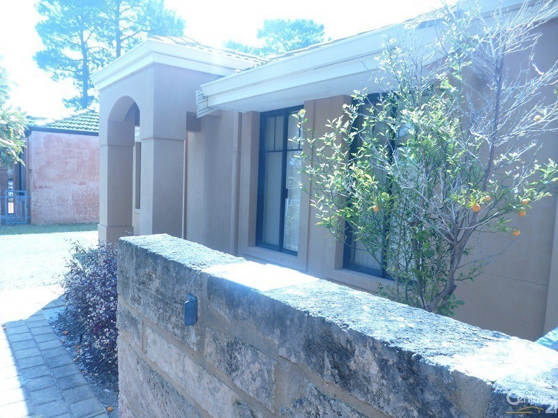 4 SIENA LANE, Ellenbrook WA 6069