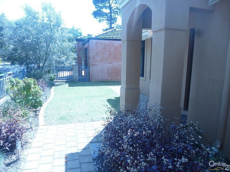 4 SIENA LANE, Ellenbrook WA 6069