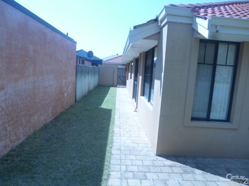 4 SIENA LANE, Ellenbrook WA 6069