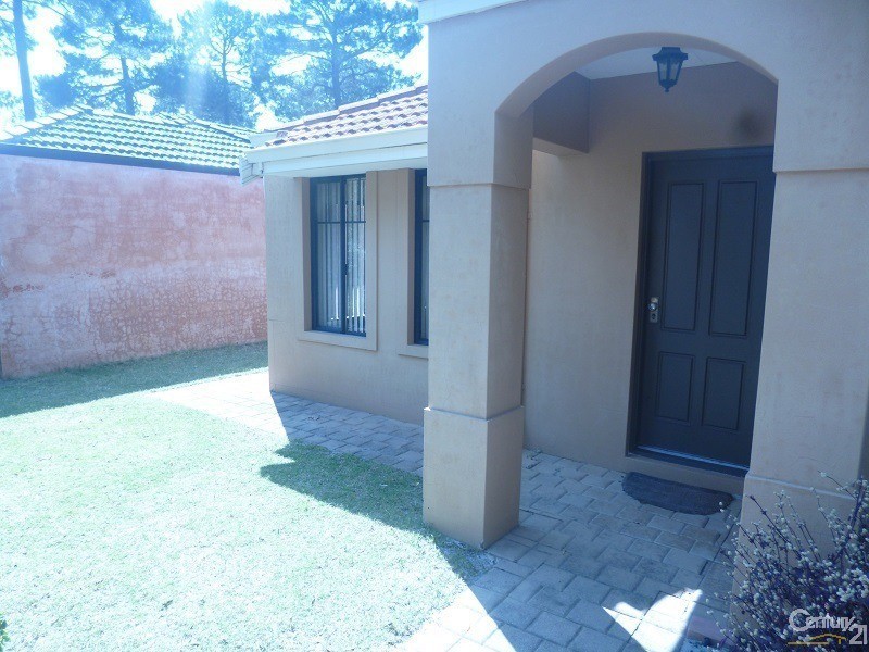 4 SIENA LANE, Ellenbrook WA 6069