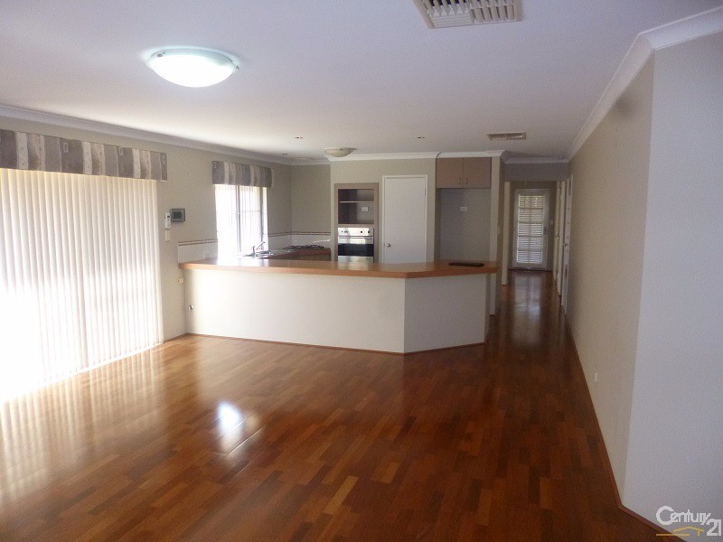 4 SIENA LANE, Ellenbrook WA 6069