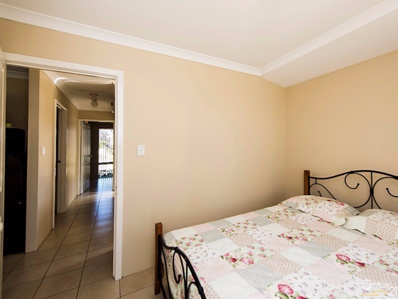 13 Gladstone Ave, Swan View WA 6056