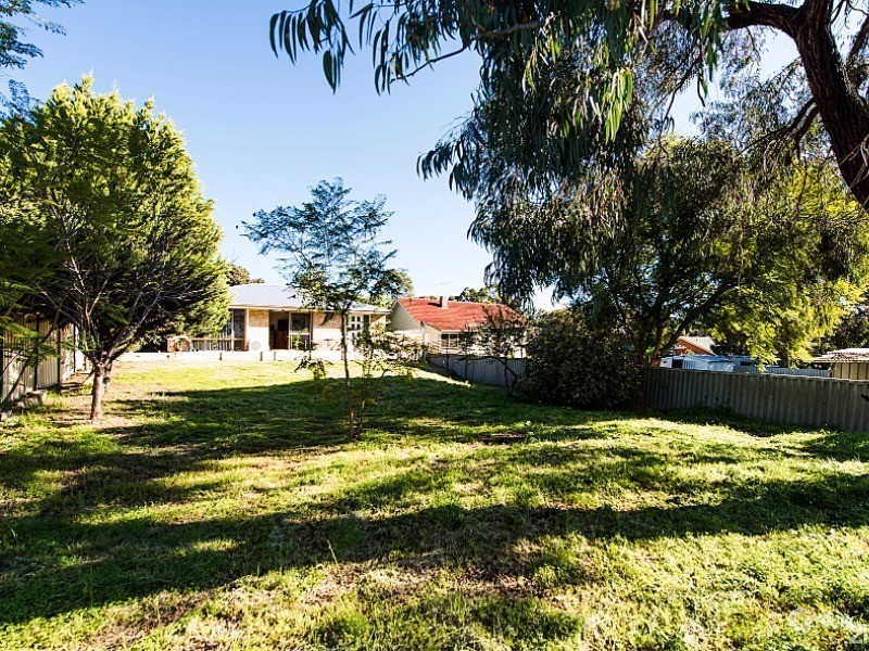 13 Gladstone Ave, Swan View WA 6056