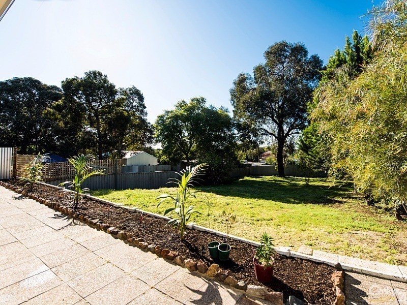 13 Gladstone Ave, Swan View WA 6056