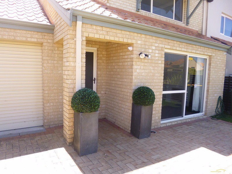 17 LAKEFRONT CIRCLE, The Vines WA 6069