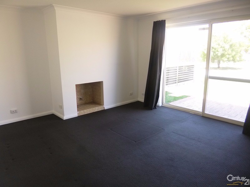 17 LAKEFRONT CIRCLE, The Vines WA 6069