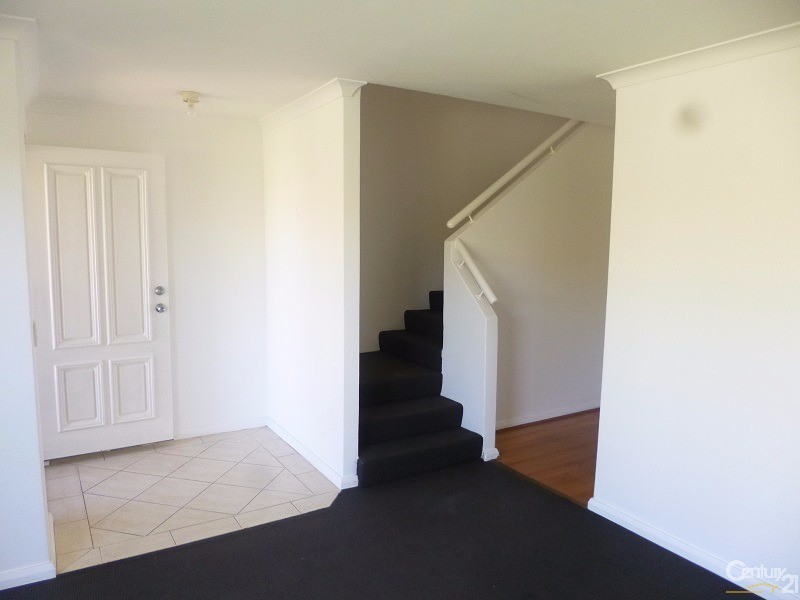 17 LAKEFRONT CIRCLE, The Vines WA 6069