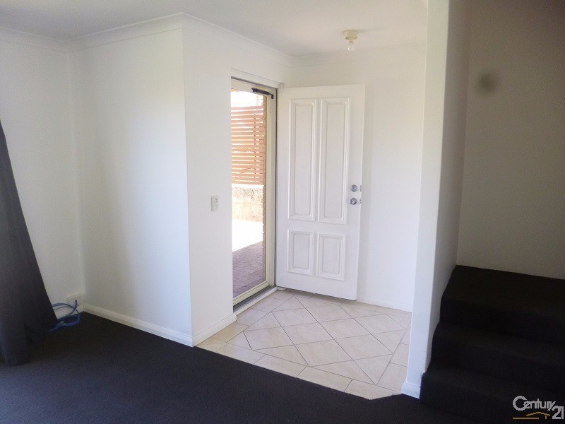 17 LAKEFRONT CIRCLE, The Vines WA 6069