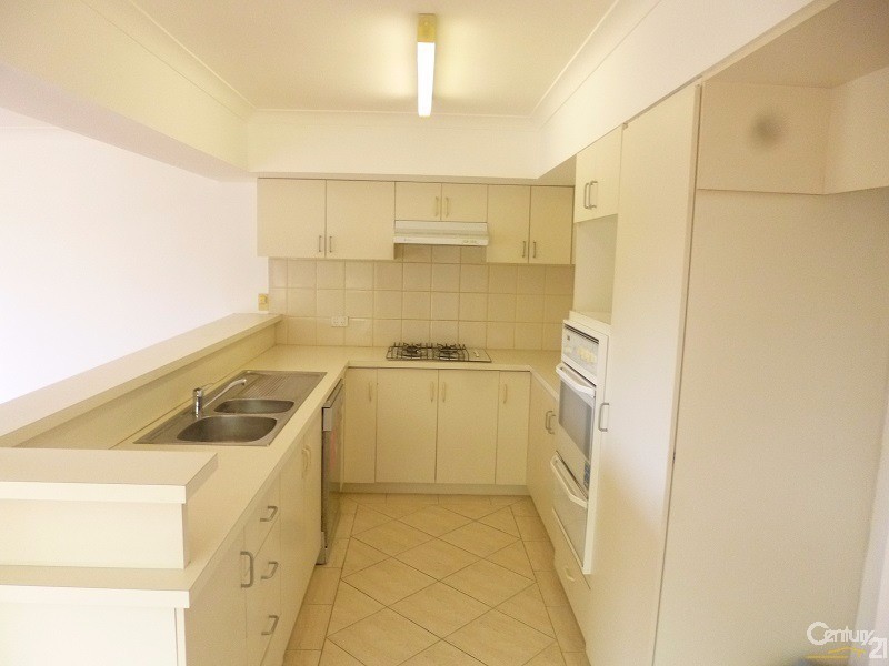 17 LAKEFRONT CIRCLE, The Vines WA 6069