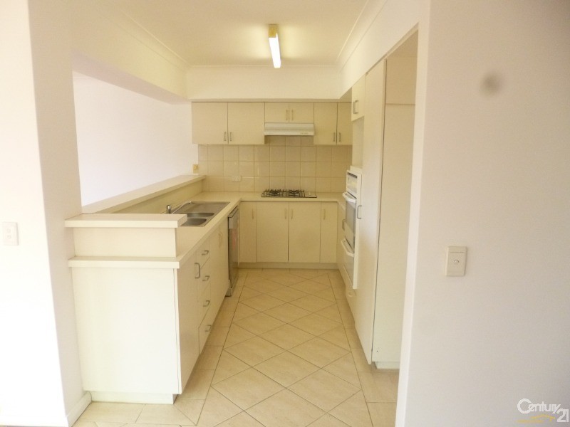 17 LAKEFRONT CIRCLE, The Vines WA 6069