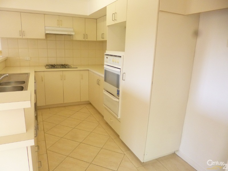17 LAKEFRONT CIRCLE, The Vines WA 6069