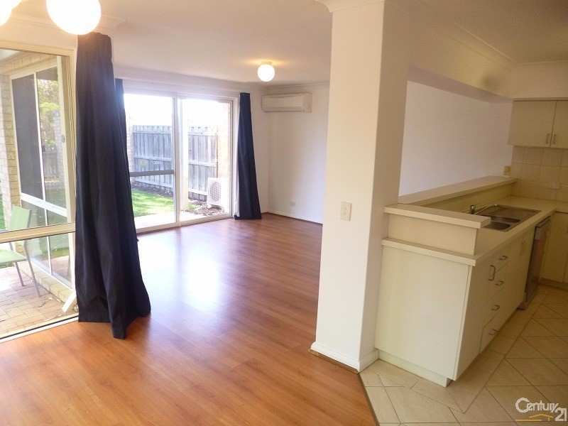 17 LAKEFRONT CIRCLE, The Vines WA 6069
