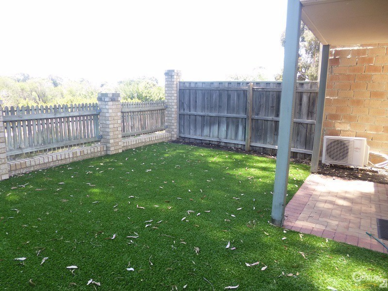 17 LAKEFRONT CIRCLE, The Vines WA 6069