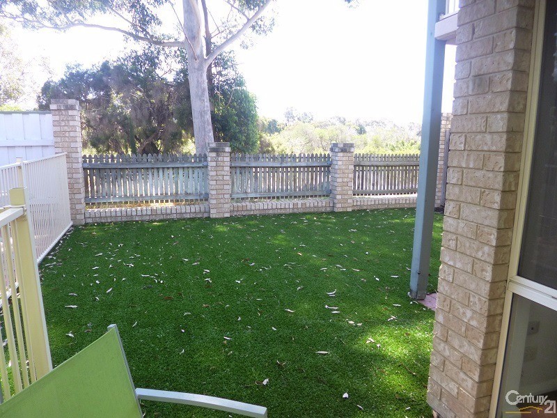 17 LAKEFRONT CIRCLE, The Vines WA 6069