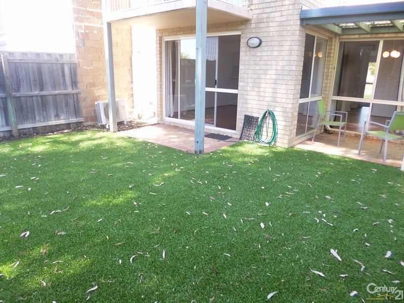 17 LAKEFRONT CIRCLE, The Vines WA 6069