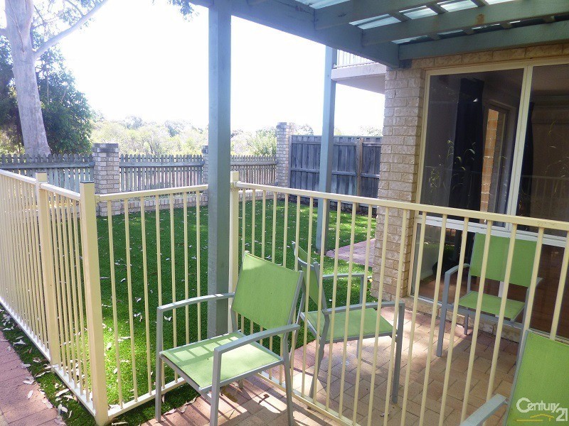 17 LAKEFRONT CIRCLE, The Vines WA 6069