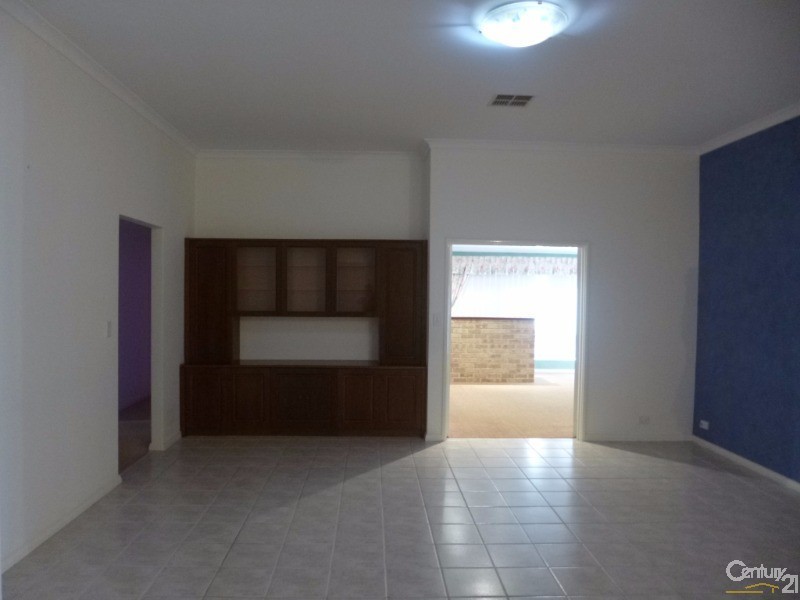 4 Maplewood Green, Ellenbrook WA 6069