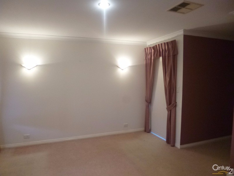 4 Maplewood Green, Ellenbrook WA 6069